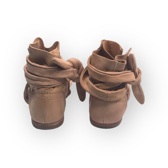 Free People 𖦹 Delaney Wrap Boot Toe Ring Leather Sandal 𖦹 Khaki 𖦹 39 8M 8.5M 9M - Picture 3 of 16